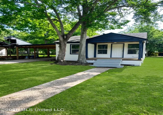 Photo 1 of Single family home for sale at 2104 8th Street, Pascagoula, MS 39567 | MLS# 4161136 | Listing updated on 2026-09-01
