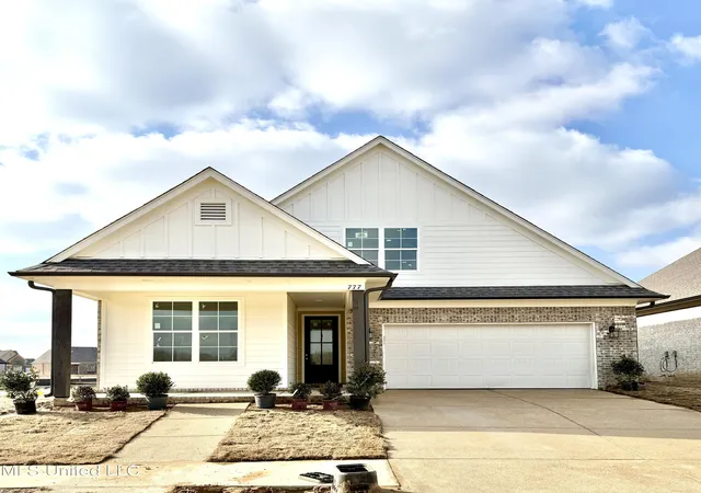 Photo 2 of Single family home for sale at 833 W Quitman Ct, Nesbit, MS 38651 | MLS# 4161123 | Listing updated on 2026-09-01