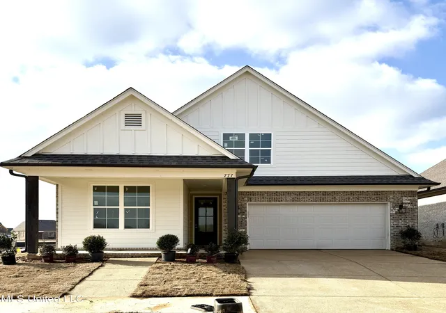 Photo 3 of Single family home for sale at 833 W Quitman Ct, Nesbit, MS 38651 | MLS# 4161123 | Listing updated on 2026-09-01