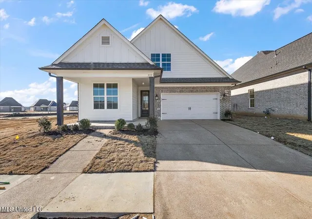 Photo 3 of Single family home for sale at 833 W Quitman Ct, Nesbit, MS 38651 | MLS# 4161123 | Listing updated on 2026-09-01