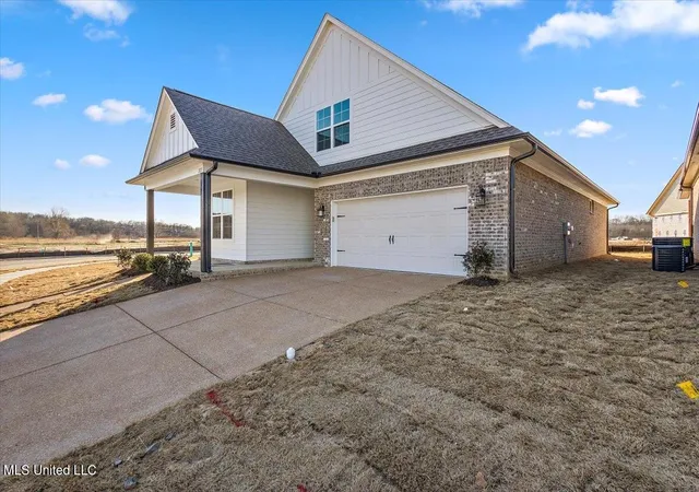 Photo 4 of Single family home for sale at 833 W Quitman Ct, Nesbit, MS 38651 | MLS# 4161123 | Listing updated on 2026-09-01