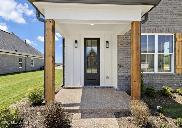 Photo 3 of Single family home for sale at 945 Coahoma Ct, Nesbit, MS 38651 | MLS# 4161251 | Listing updated on 2026-09-02