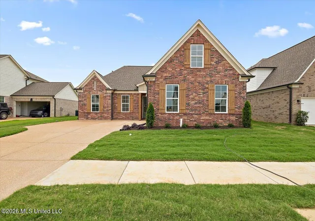 Photo 2 of Sale Pending at 933 Coahoma Ct, Nesbit, MS 38651 | MLS# 4161250 | Listing updated on 2026-09-18