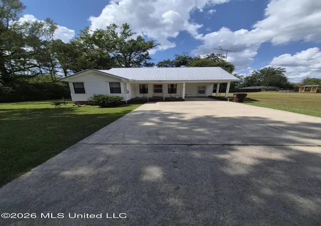 Single family home for sale at 324 Lewis St, Walnut Grove, MS 39189 | MLS# 4161147