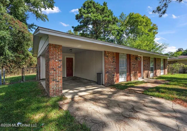Photo 3 of Sale Pending at 173 Grover Cleveland Cir, Jackson, MS 39213 | MLS# 4161590 | Listing updated on 2026-09-11