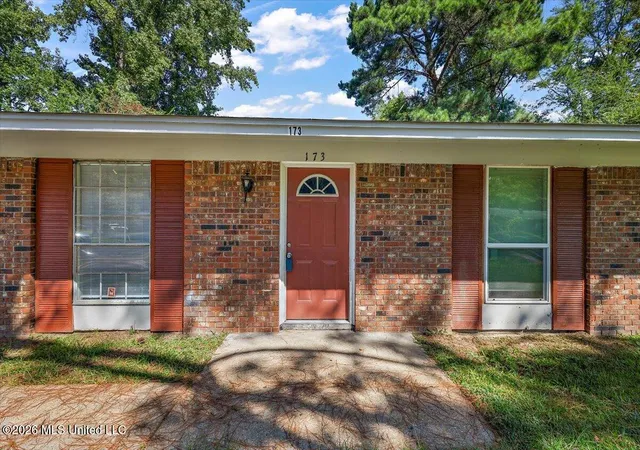 Photo 3 of Sale Pending at 173 Grover Cleveland Cir, Jackson, MS 39213 | MLS# 4161590 | Listing updated on 2026-09-11