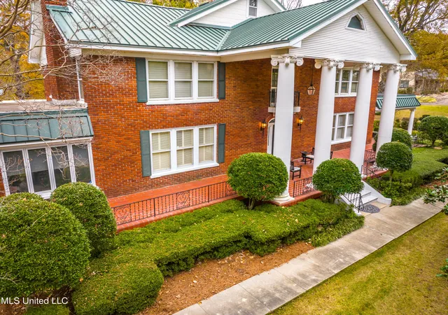 Photo 2 of Mansion for sale at 8000 Austin Rd, Lake Cormorant, MS 38641 | MLS# 4161198 | Listing updated on 2026-09-02