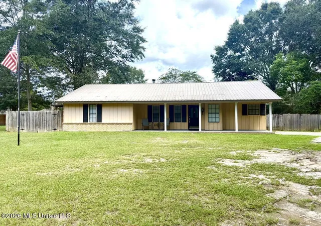 Photo 2 of Single family home for sale at 206 Glenwood Dr, Carriere, MS 39426 | MLS# 4161209 | Listing updated on 2026-09-02