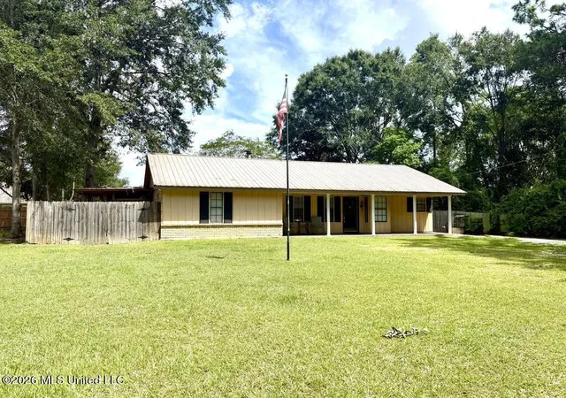 Photo 3 of Single family home for sale at 206 Glenwood Dr, Carriere, MS 39426 | MLS# 4161209 | Listing updated on 2026-09-02