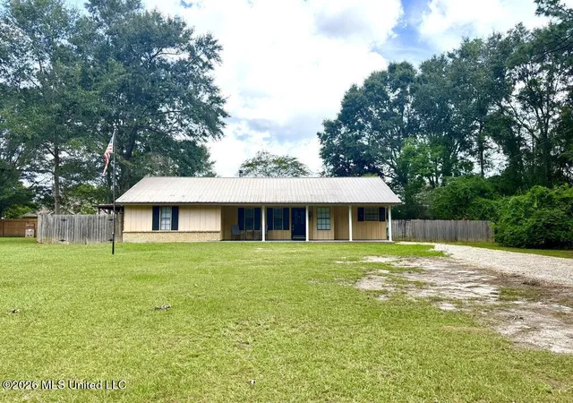 Photo 3 of Single family home for sale at 206 Glenwood Dr, Carriere, MS 39426 | MLS# 4161209 | Listing updated on 2026-09-02