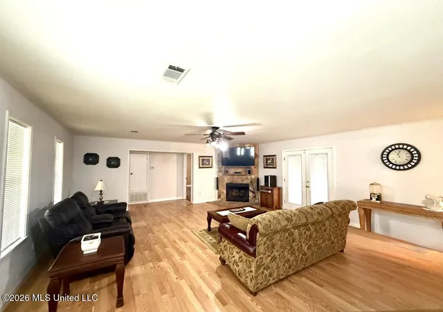 Photo 4 of Single family home for sale at 206 Glenwood Dr, Carriere, MS 39426 | MLS# 4161209 | Listing updated on 2026-09-02