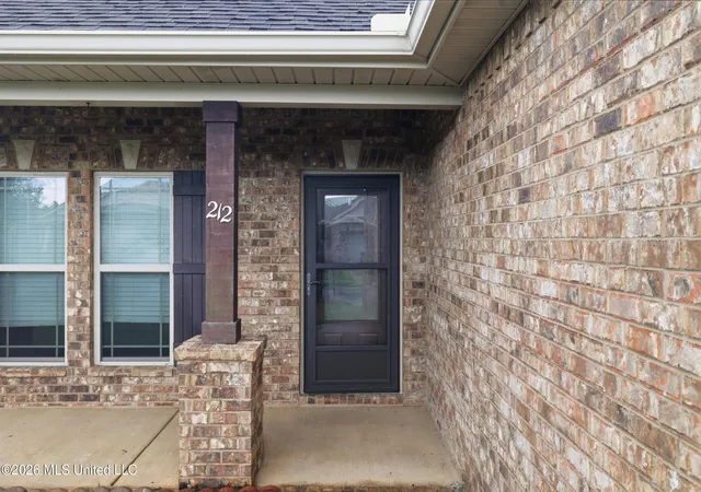 Photo 3 of Sale Pending at 212 Sandy Dr, Ocean Springs, MS 39564 | MLS# 4162266 | Listing updated on 2026-09-17