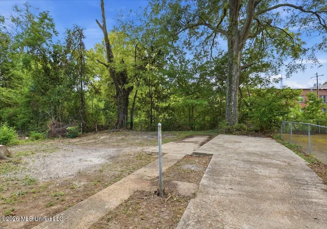 Photo 2 of Single family home for sale at 153 Sewanee Dr, Jackson, MS 39209 | MLS# 4161282 | Listing updated on 2026-09-11