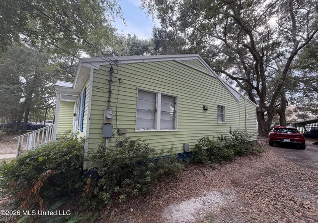 Photo 2 of Single family home for sale at 1656 Hollywood Blvd, Biloxi, MS 39531 | MLS# 4161527 | Listing updated on 2026-09-04
