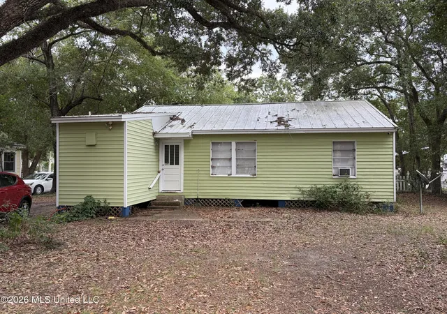 Photo 4 of Single family home for sale at 1656 Hollywood Blvd, Biloxi, MS 39531 | MLS# 4161527 | Listing updated on 2026-09-04