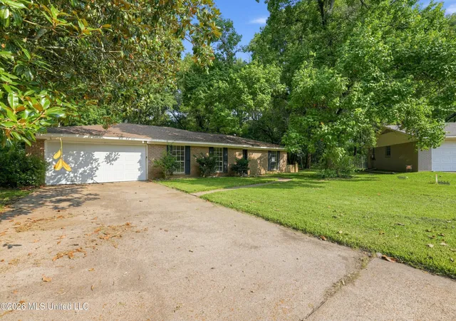 Photo 1 of Single family home for sale at 104 Roanwood Ct, Clinton, MS 39056 | MLS# 4161901 | Listing updated on 2026-09-10