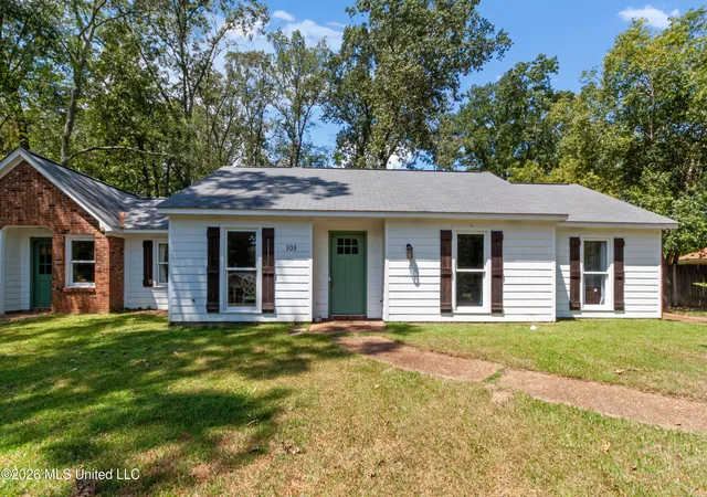 Photo 2 of Single family home for sale at 103 Lakeside Dr, Brandon, MS 39047 | MLS# 4161493 | Listing updated on 2026-09-04