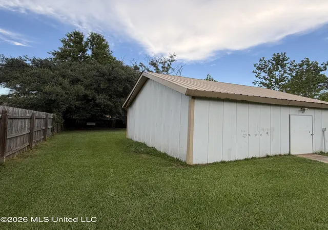 Photo 2 of Single family home for sale at 204 Westover Dr, Forest, MS 39074 | MLS# 4161331 | Listing updated on 2026-09-03