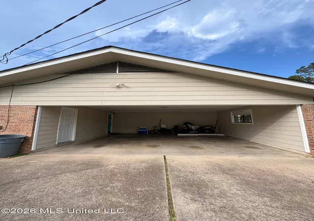 Photo 3 of Single family home for sale at 204 Westover Dr, Forest, MS 39074 | MLS# 4161331 | Listing updated on 2026-09-03