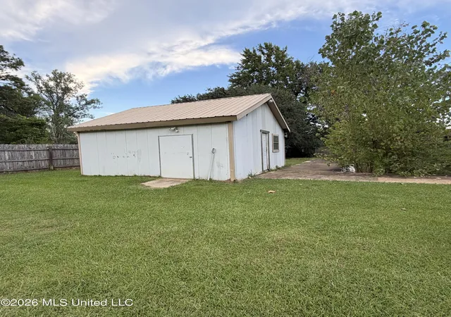Photo 4 of Single family home for sale at 204 Westover Dr, Forest, MS 39074 | MLS# 4161331 | Listing updated on 2026-09-03