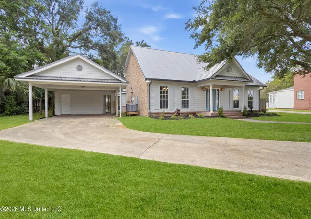 Photo 2 of Single family home for sale at 3 Hearthstone Manor, Gulfport, MS 39507 | MLS# 4163231 | Listing updated on 2026-09-23