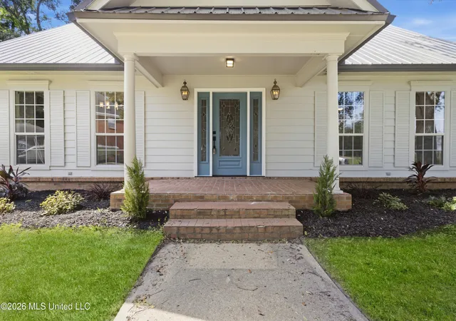 Photo 3 of Single family home for sale at 3 Hearthstone Manor, Gulfport, MS 39507 | MLS# 4163231 | Listing updated on 2026-09-23