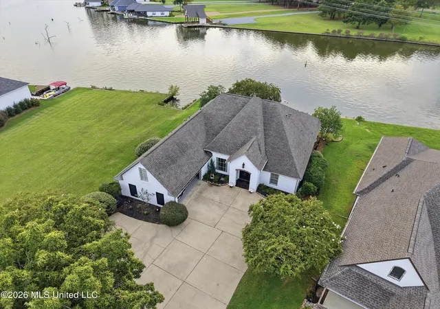 Photo 1 of Single family home for sale at 213 Northshore Pl, Madison, MS 39110 | MLS# 4161582 | Listing updated on 2026-10-15