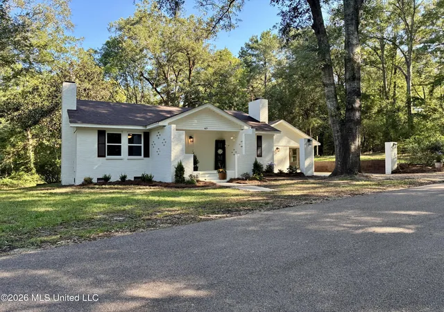 Photo 1 of Single family home for sale at 415 E Pine Ave, Mendenhall, MS 39114 | MLS# 4161766 | Listing updated on 2026-09-10