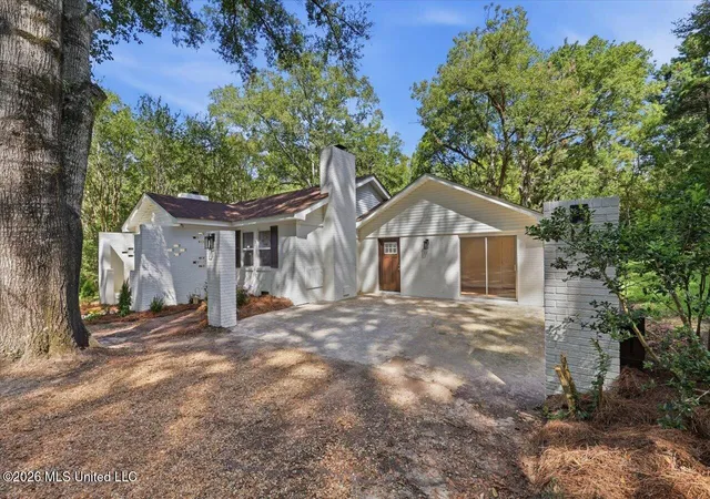 Photo 3 of Single family home for sale at 415 E Pine Ave, Mendenhall, MS 39114 | MLS# 4161766 | Listing updated on 2026-09-26