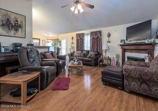 Photo 3 of Sale Pending at 4397 Bradford Dr, Horn Lake, MS 38637 | MLS# 4161374 | Listing updated on 2026-09-05
