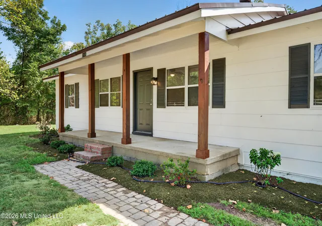 Photo 2 of Sale Pending at 2916 Brownlee Rd, Senatobia, MS 38668 | MLS# 4161604 | Listing updated on 2026-09-06
