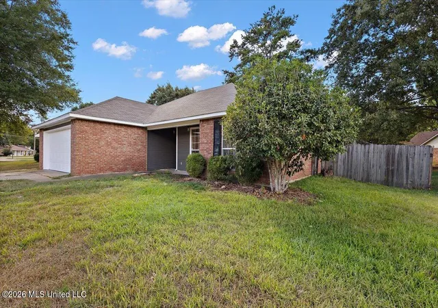 Photo 2 of Sale Pending at 415 Riverbend Dr, Byram, MS 39272 | MLS# 4161417 | Listing updated on 2026-09-15