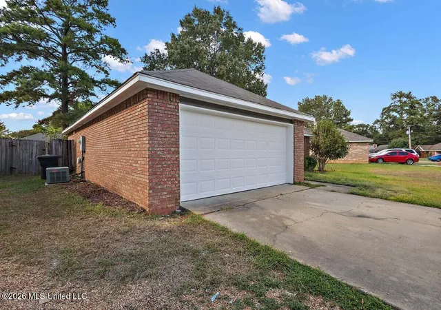 Photo 3 of Sale Pending at 415 Riverbend Dr, Byram, MS 39272 | MLS# 4161417 | Listing updated on 2026-09-15