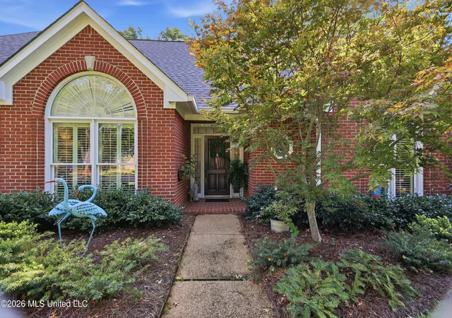 Photo 2 of Sale Pending at 209 Hillside St, Ridgeland, MS 39157 | MLS# 4161459 | Listing updated on 2026-09-06