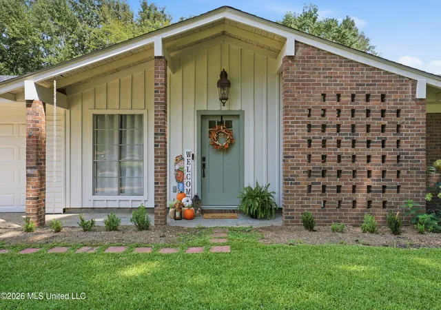 Photo 3 of Sale Pending at 305 Rollingwood Ave, Brandon, MS 39042 | MLS# 4161555 | Listing updated on 2026-09-12