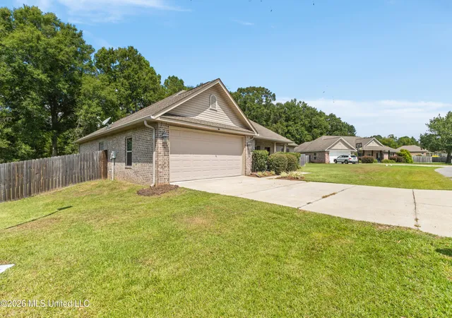 Photo 3 of Sale Pending at 12 Coyote Cir, Ellisville, MS 39437 | MLS# 4161424 | Listing updated on 2026-09-14