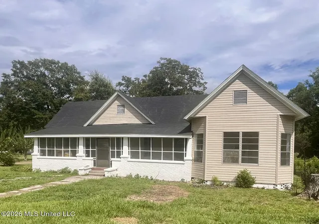 Photo 3 of Single family home for sale at 302 E Magnolia St, Poplarville, MS 39470 | MLS# 4161394 | Listing updated on 2026-09-08