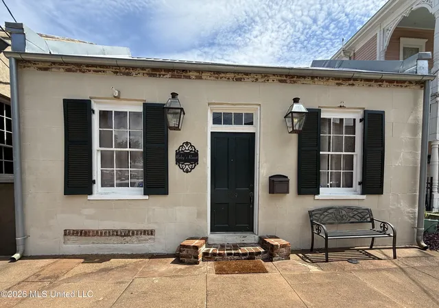 Photo 1 of Single family home for sale at 209 S Commerce St, Natchez, MS 39120 | MLS# 4161393 | Listing updated on 2026-09-04