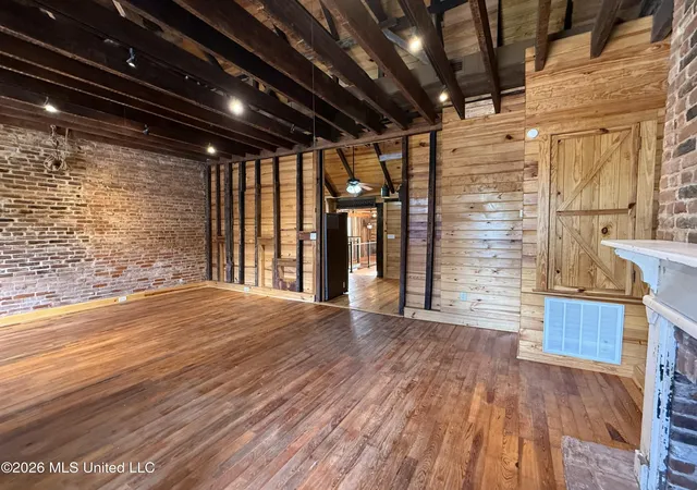 Photo 3 of Single family home for sale at 209 S Commerce St, Natchez, MS 39120 | MLS# 4161393 | Listing updated on 2026-10-08