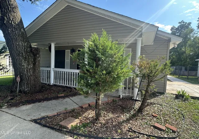 Photo 1 of Single family home for sale at 1113 Beach Ave, Gulfport, MS 39501 | MLS# 4161404 | Listing updated on 2026-09-03