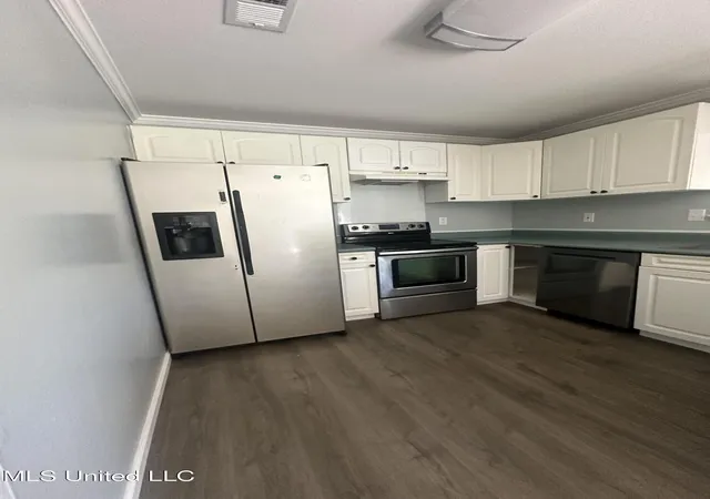 Photo 4 of Single family home for sale at 1113 Beach Ave, Gulfport, MS 39501 | MLS# 4161404 | Listing updated on 2026-09-03