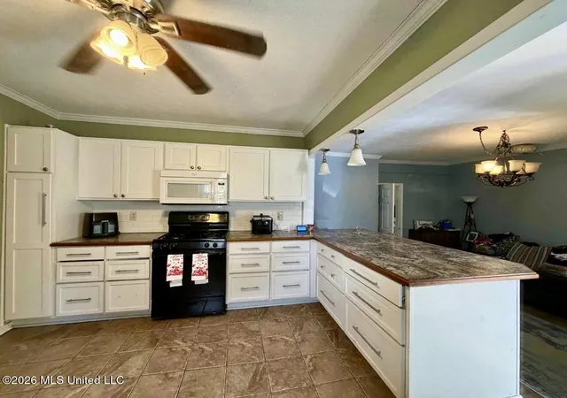 Photo 3 of Single family home for sale at 305 Albert St, Brookhaven, MS 39601 | MLS# 4161539 | Listing updated on 2026-09-04