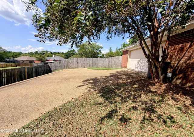 Photo 3 of Sale Pending at 1008 Stonehendge Dr, Brandon, MS 39042 | MLS# 4161414 | Listing updated on 2026-09-14