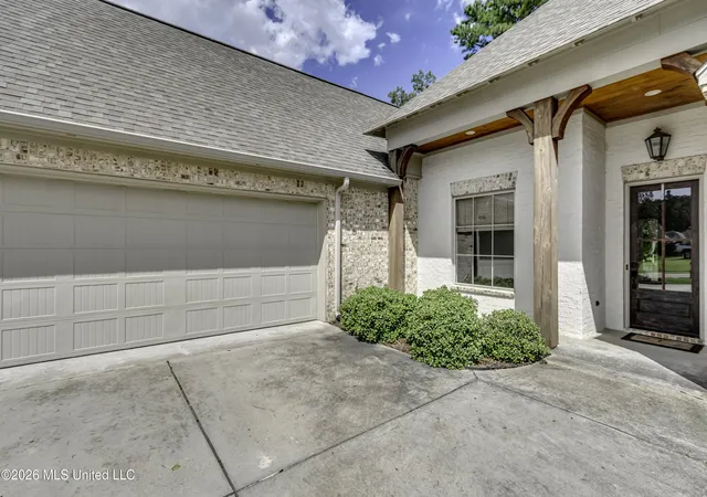 Photo 3 of Single family home for sale at 189 Stone Crk Dr, Gluckstadt, MS 39110 | MLS# 4161447 | Listing updated on 2026-09-04