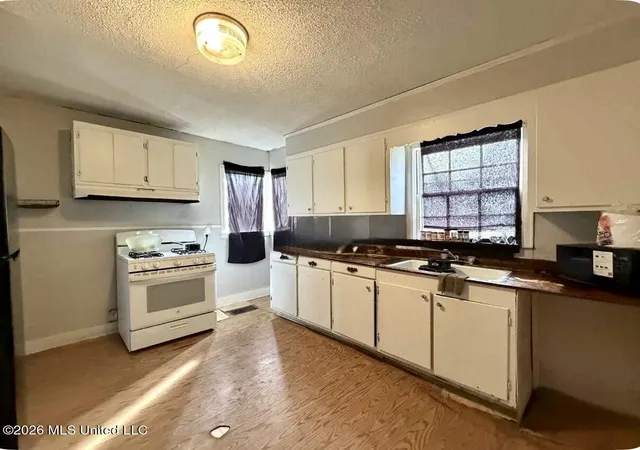 Photo 4 of Single family home for sale at 205 Albert St, Brookhaven, MS 39601 | MLS# 4161535 | Listing updated on 2026-09-04
