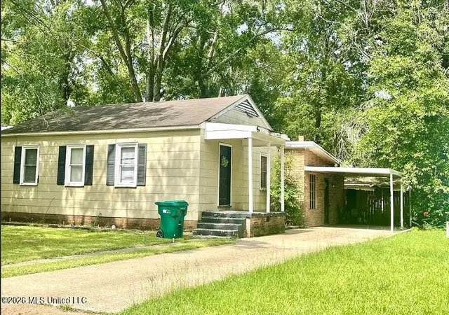 Photo 1 of Single family home for sale at 809 Robertson St, Brookhaven, MS 39601 | MLS# 4161731 | Listing updated on 2026-09-08
