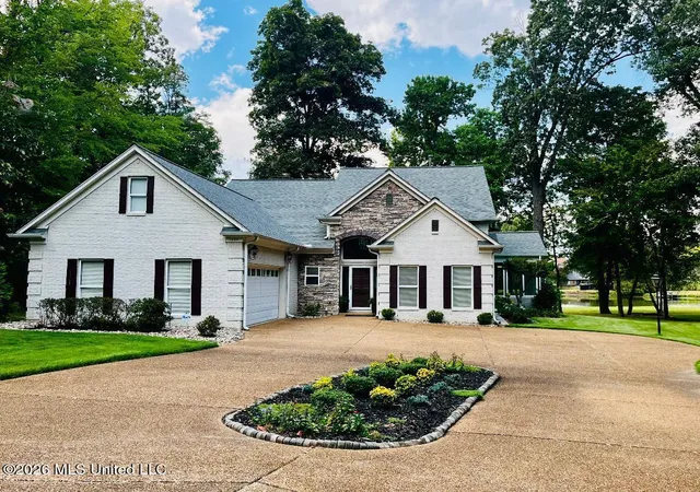 Photo 2 of Single family home for sale at 1720 Stonehedge Dr, Southaven, MS 38671 | MLS# 4161432 | Listing updated on 2026-09-07