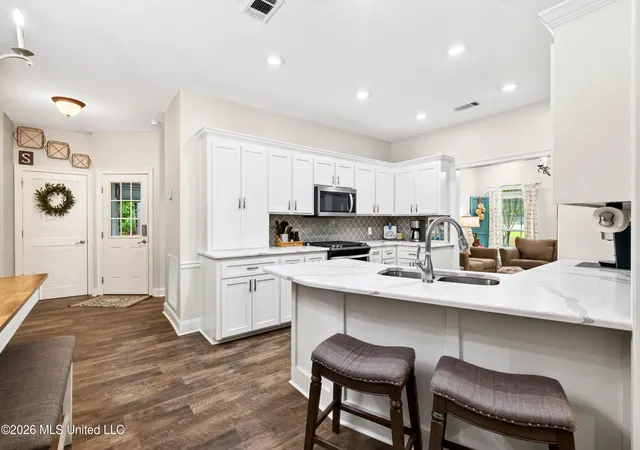 Photo 3 of Sale Pending at 207 Longleaf Dr, Petal, MS 39465 | MLS# 4161634 | Listing updated on 2026-09-07