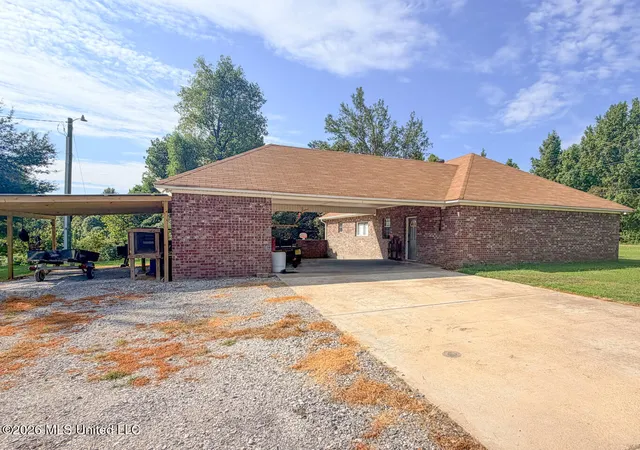 Photo 3 of Sale Pending at 20 Shelley Dr, Yazoo City, MS 39194 | MLS# 4162171 | Listing updated on 2026-09-14