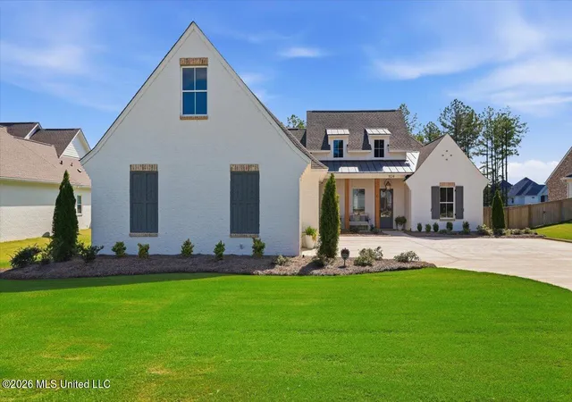 Photo 1 of Sale Pending at 824 Thornberry Ridge, Madison, MS 39110 | MLS# 4161520 | Listing updated on 2026-09-07